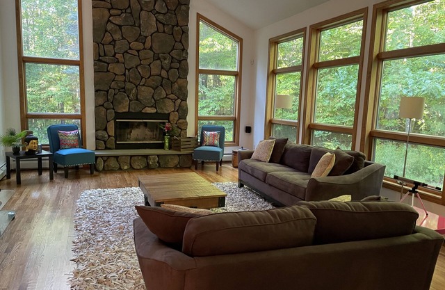 NEW! Beautiful 3br vacation home at Woodridge Lake, Goshen, Litchfield County