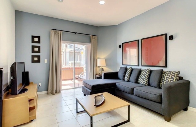 NEW! Beautiful 4BR Townhome in Regal Oaks w/ Hot Tub & Pool Near Disney