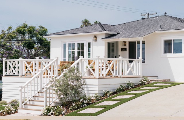 New! Beautiful Beach House Steps from Sunset Cliffs!