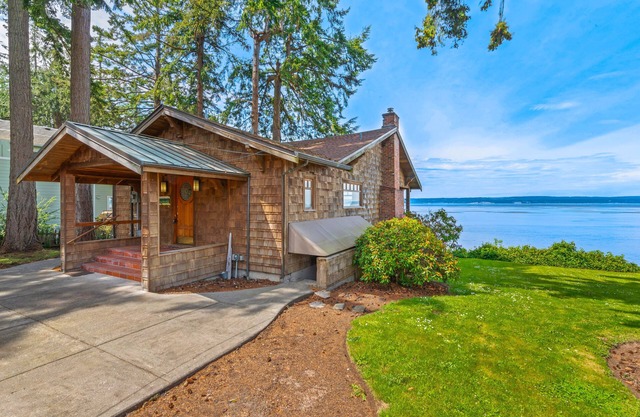 Beautiful Bungalow on Warm Beach Puget Sound