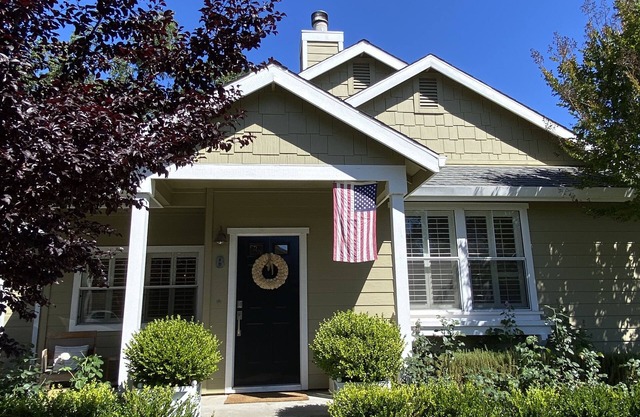 NEW! Beautiful Home in Heart of Napa Valley
