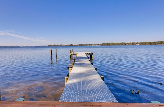 New Bern Home w/ Direct Access to Neuse River