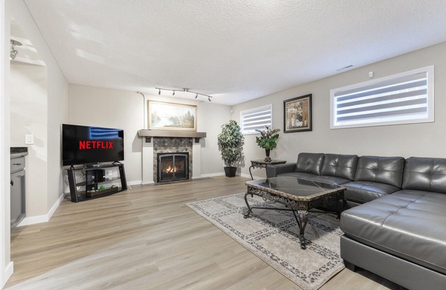 🔥NEW ⭐️BEST TODAY⭐️ 4 Bedroom up to 8 people Home Close to WEM!