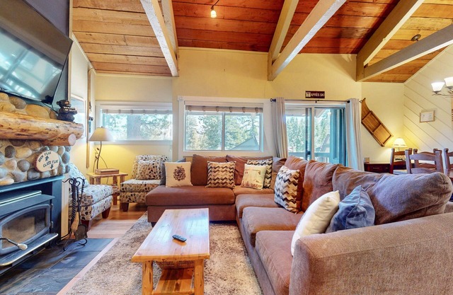 NEW! Bigwood #30 2-Bedroom Condo with Pool and Golf course view