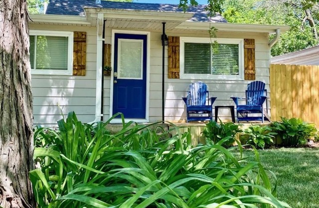 NEW! Blue Door Escape ~ Fully Updated w/ Sunroom