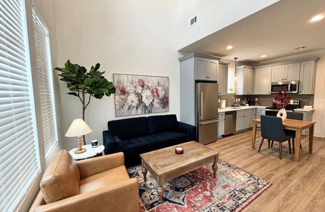 NEW-Blues House-King Bd-Luxury Amenities-Fast WiFi