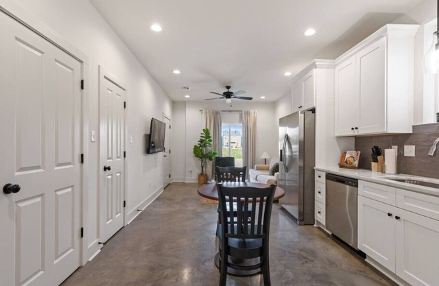 NEW*Bourbon House*KING Bed*Luxury Amenities*WiFi
