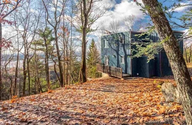 New Breathtaking Catskill Retreat with Views and Hot Tub, The Nest Retreat in Woodstock Catskill
