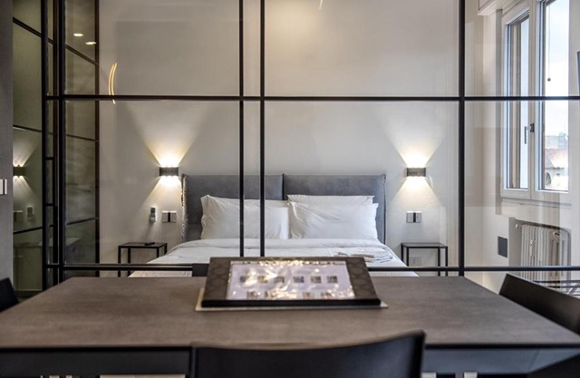 New & Bright Balcony Flat by Central Station