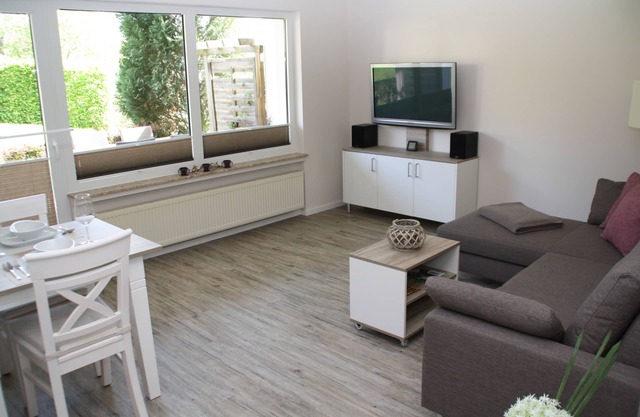 Neu !! Helle hochwertig renovierte 2 Zimmer Ferienwohnung am Hütteberg