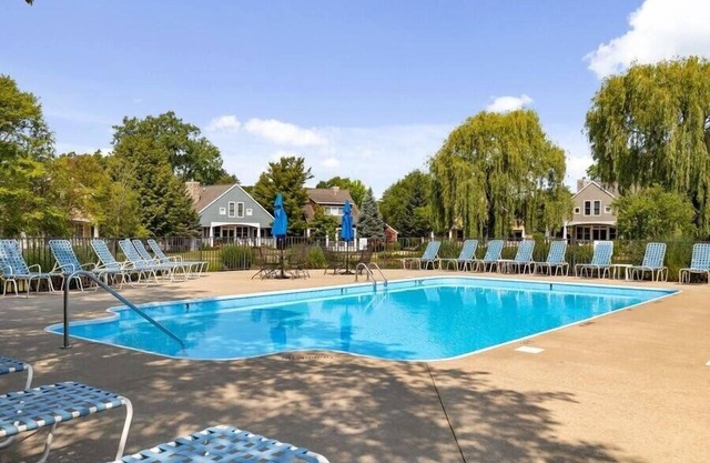 Neu gelistete wunderschöne New Buffalo Cottage in der Nähe der Innenstadt mit Association Pool!