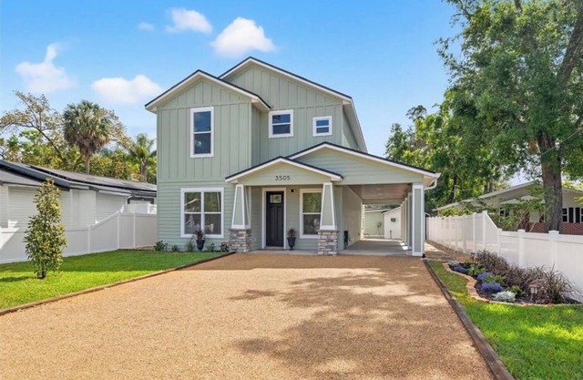 New-build 4-bedroom Bungalow with Hot Tub near Downtown Tampa!