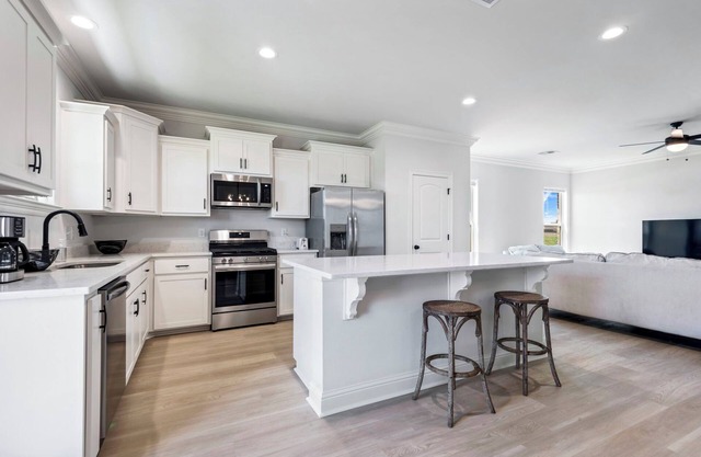 New build 4 bedroom short drive to downtown and LSU
