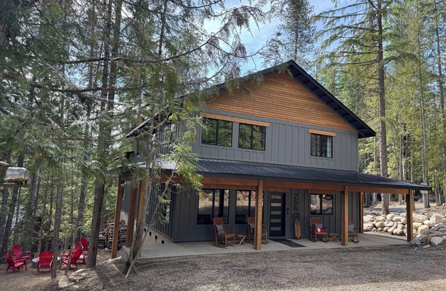 New build behind Elkins Resort on Priest Lake. Checks every box!