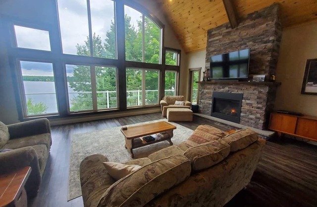 New build luxury Lakehouse on stunning Whitestone Lake