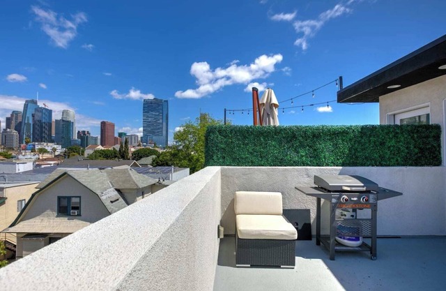 New build. Stylish furnishings near Downtown &Hollywood