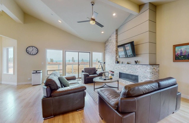 New-Build Tahoe Keys Haven w/ Pool Table, Decks & Mountain Views - Near Beach