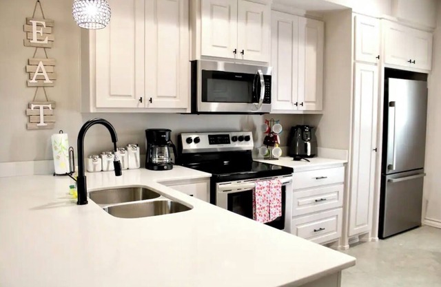 NEW BUILD w/river access -2 BD, 2 Bath; SLEEPS 7!n