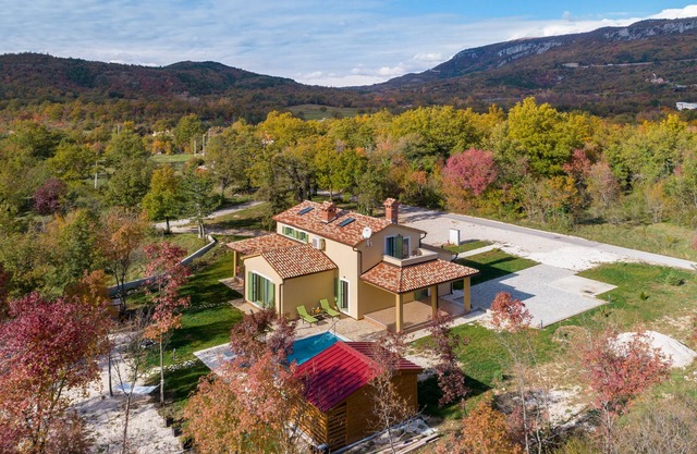 Neubauvilla mit Pool im Naturpark Ucka-Opatija. Entspannen und Entgiften