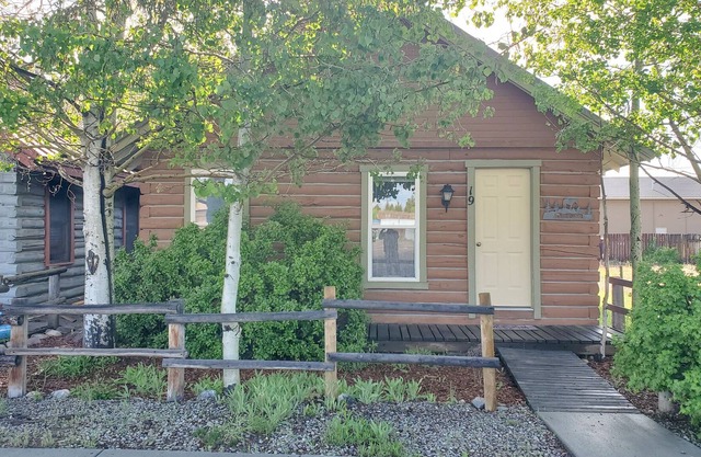 NEW! Cabin in Premier Location!