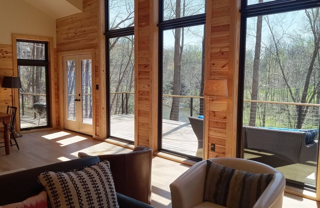 NEW Cabin Overlooking the Rockfish RIver Heart of Nelson! Be 1st to Book!