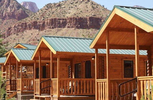 New Cabins in Springdale, Utah. 1/2 mile to the entrance of Zion National Park!