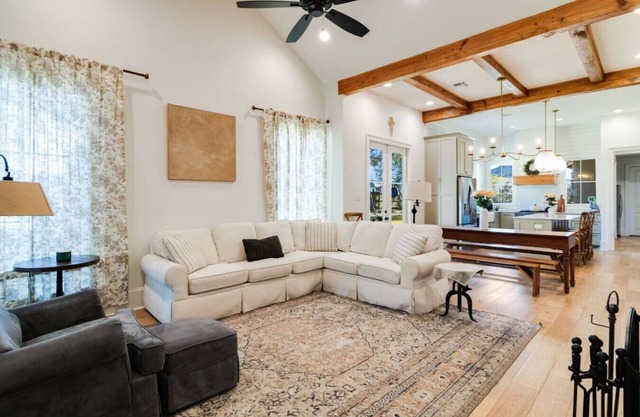 NEW-Cajun Country Retreat-2 Kings-Patio-Arcade-Lux