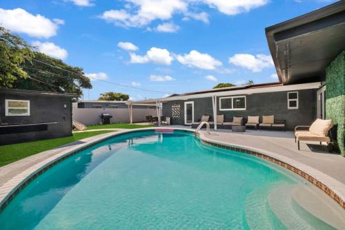 NEW Casa Maui I 10min to beach I Pool I 18 Sleeps