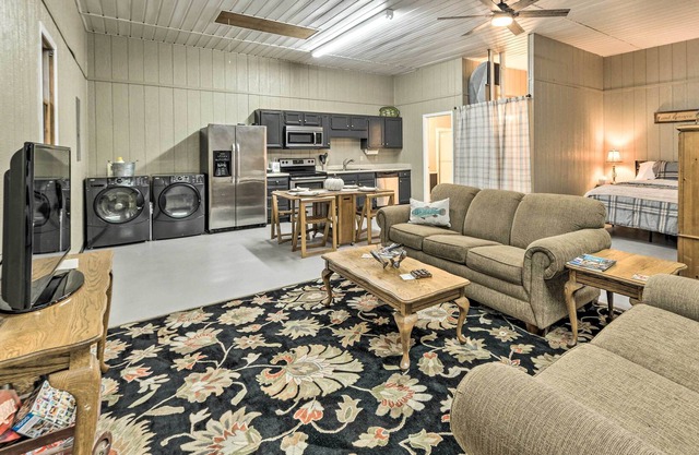 NEW! ‘Casita Vista’ Cozy Studio on Lake Barkley!