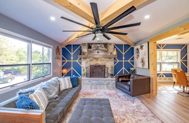 *NEW* Catskills Brick House w/Hot tub/Game Rm etc!