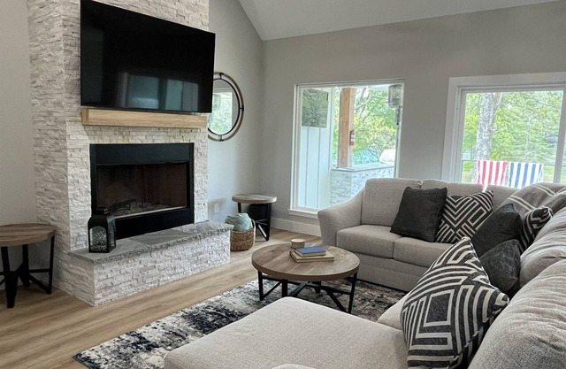 *New* Cedar Creek Lake House