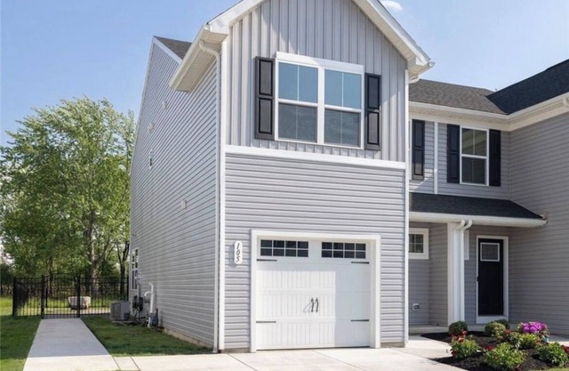 New, central spacious stadium townhome in West Seneca. Fully furnished, WiFi, AC