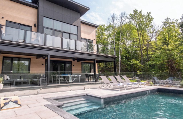 NEW! Chalet Aurora | 5 Bedrooms | Hot tub | Outdoor Pool