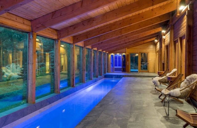 NEW!! Chalet with private Pool, Hottub, and Sauna!