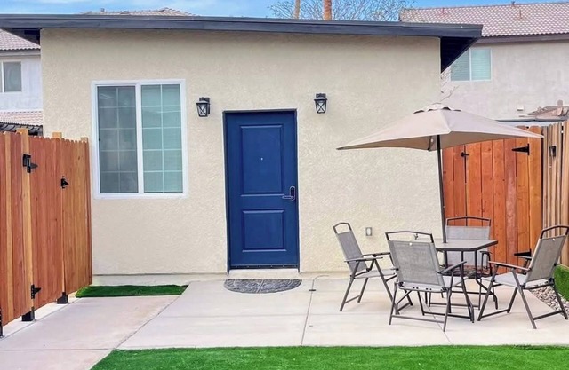 New Charming 2-bedroom Casita in nice El Centro with WiFi, AC