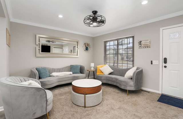New-Charming 3-bedroom house with SMART TVs, WiFi in fabulous Canton
