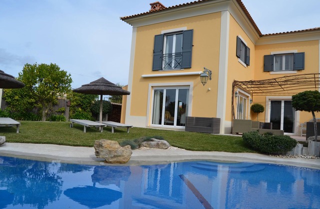 NEU MIT CHARME UND LUXUSVILLA MIT POOL VIDEIRA