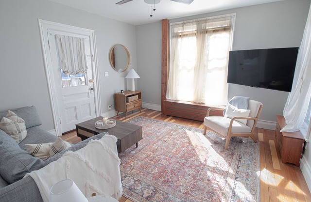NEW! Charming Downtown Apartment Steps Away from Broadway - Perfect for Belmont