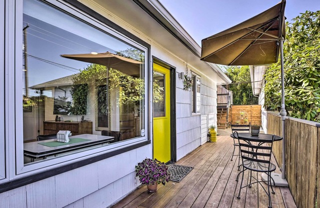 NEW! Charming Seattle Cottage by Lake Washington!