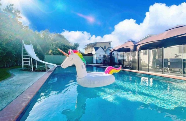 New Charming Spacious Disneyland Pool Home