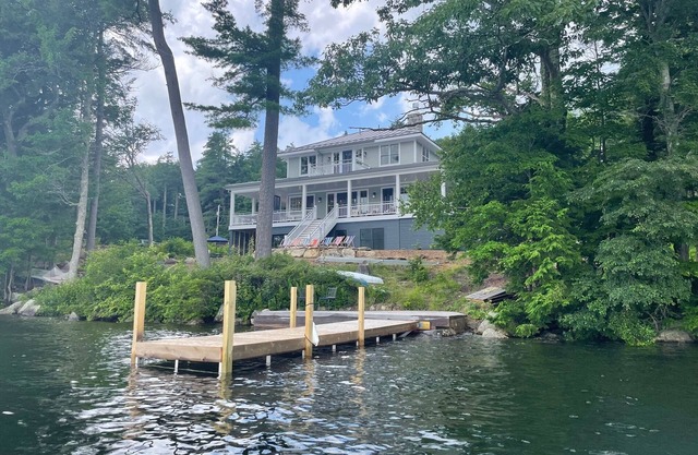New Classic Lake House on Lake Sunapee, sleeps 16. 6 bedroom, 6 bath