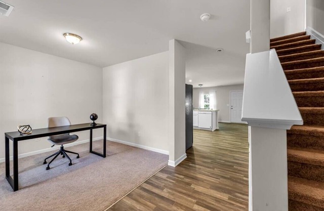 NEW, Clean, Modern! 4 bed Cozy Home Close To DWNTN