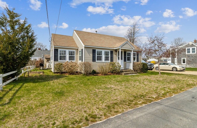 NEW! Coastal Cottage Retreat Steps from the Beach