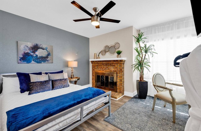 New! CoLiVilla 12 BD - Sleeps up to 21 Guests!