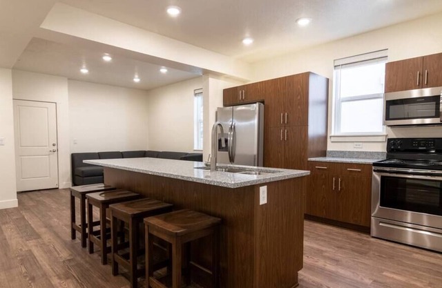 New College Apartment Near USU
