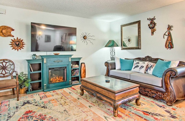 NEW! Colorful Green Valley Getaway + Private Pool!