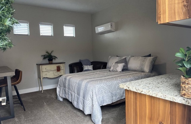 New Comfy Cozy Casita near the Lakes, Dunes & Golfing! Perfect Couples Getaway!