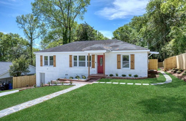 New! Comfy Home with Playground Near Ft Moore!