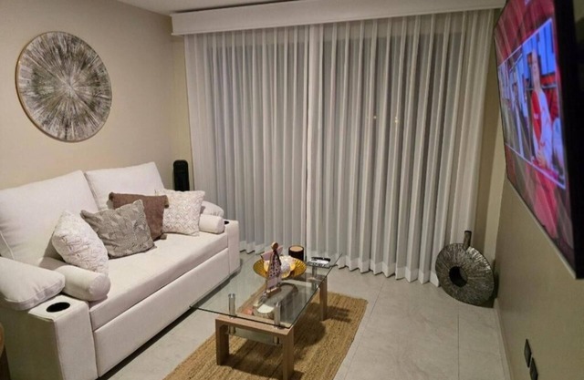 New, 2.8 km from SJO airport, 3 bedrooms, pool, A/C, WiFi, netflix, free parking