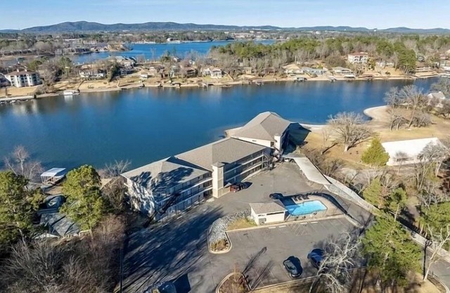 NEW Condo! Recharge with a Lake Wake Break!